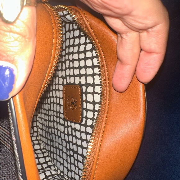 Circular leather bag from LF - Picture 3 of 3